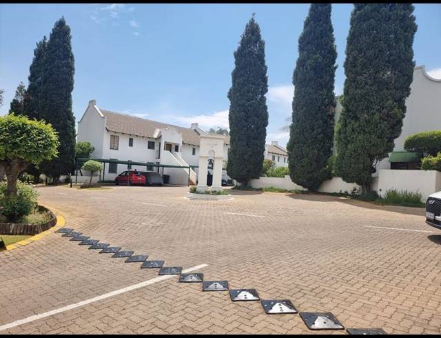 2 BEDROOM COMPLEX FOR SALE IN MARAIS STEYN PARK